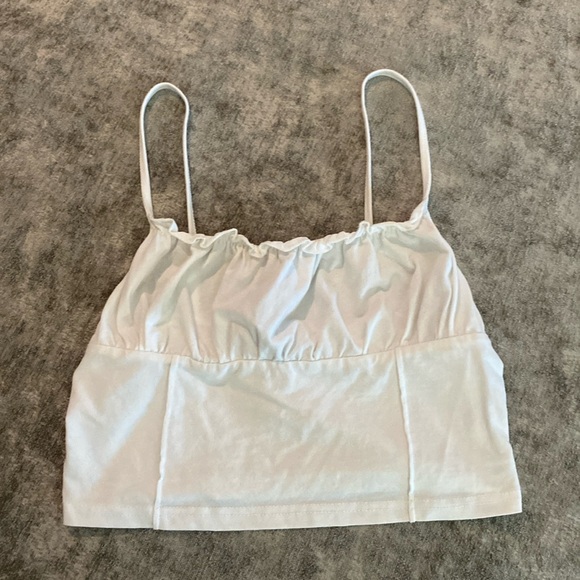 Princess Polly Tops - Princess Polly size 6 cropped ruched white top. {199}